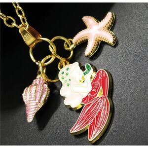 New with tag 🏷️ betsey Johnson necklace mermaid 🧜🏻‍♀️ 🧜🏻‍♀️🧜🏻‍♀️🧜🏻‍♀️